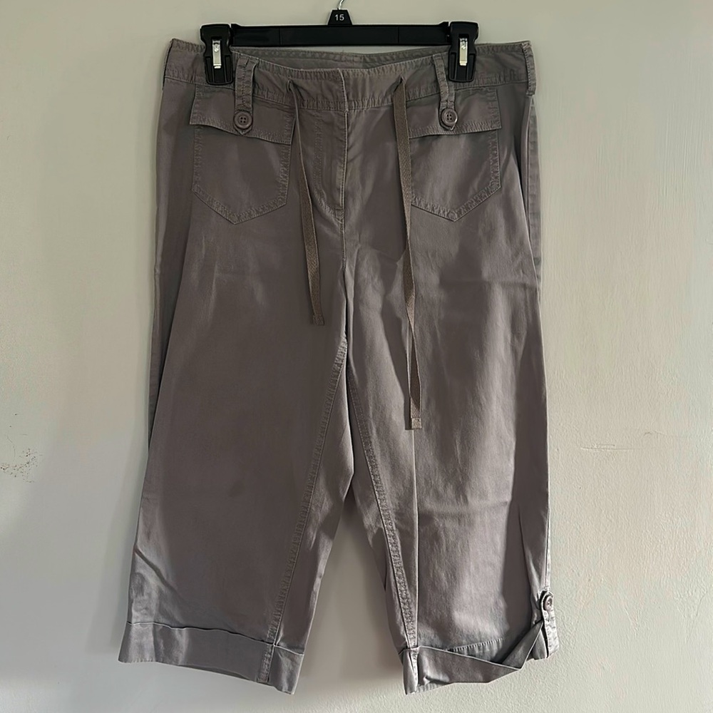🔥 2/$8, 3/$10, 4/$12 🔥 Gray capris